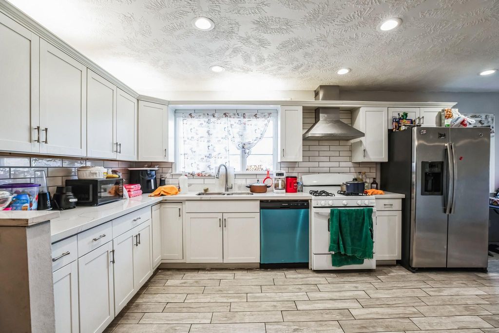 1301 Oaks Drive, Pasadena, TX 77502