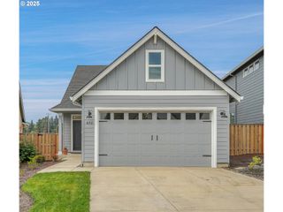 872 LAUREL Pl, Silverton, OR 97381