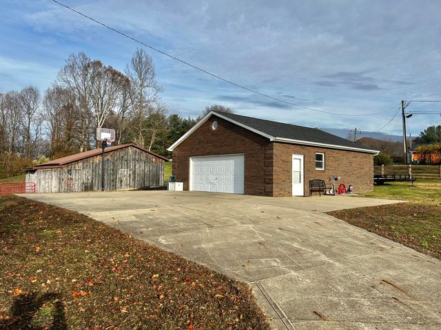 87 Meadowbrook Road, Vanceburg, KY 41179