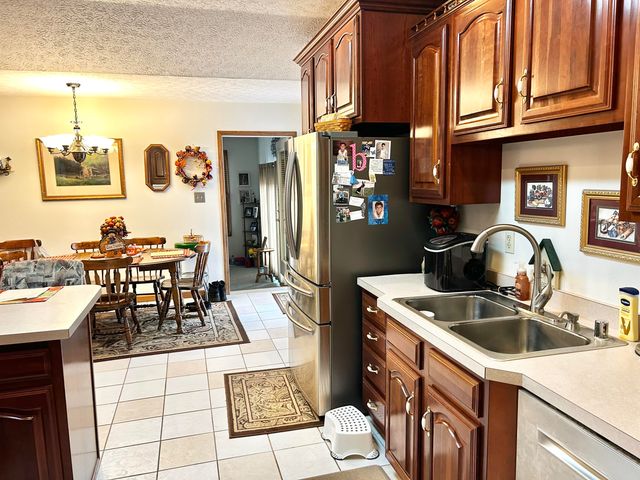 87 Meadowbrook Road, Vanceburg, KY 41179