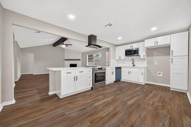 1415 Whispering Pine Drive, Missouri City, TX 77489