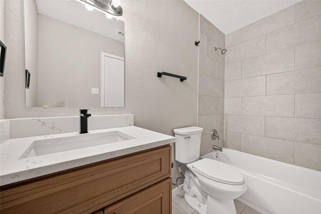 1415 Whispering Pine Drive, Missouri City, TX 77489