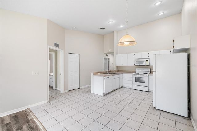 37228 GRASSY HILL LANE, Dade City, FL 33525