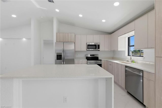 1906 NE 16th PL, Cape Coral, FL 33909