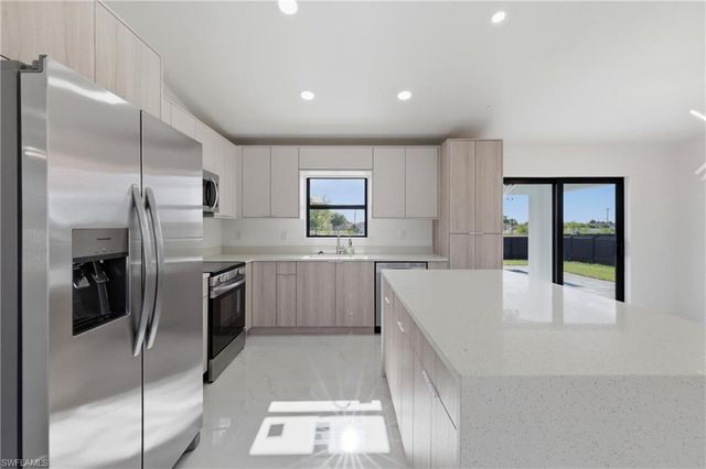 1906 NE 16th PL, Cape Coral, FL 33909