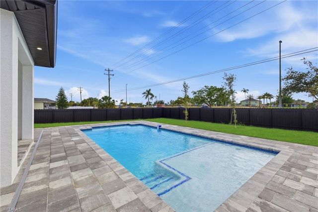 1906 NE 16th PL, Cape Coral, FL 33909