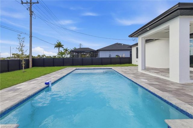 1906 NE 16th PL, Cape Coral, FL 33909