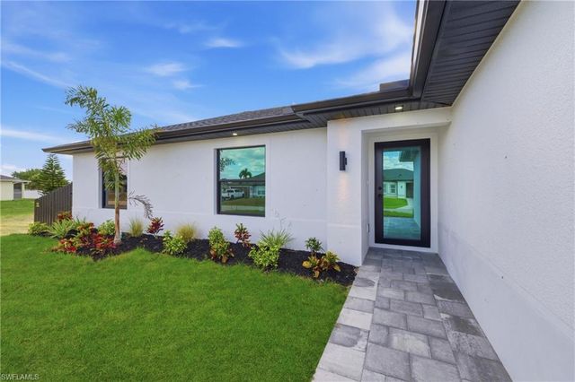 1906 NE 16th PL, Cape Coral, FL 33909