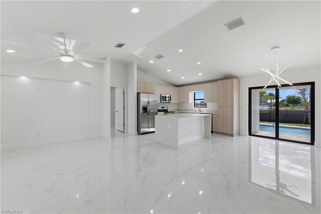 1906 NE 16th PL, Cape Coral, FL 33909