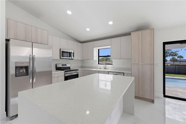 1906 NE 16th PL, Cape Coral, FL 33909