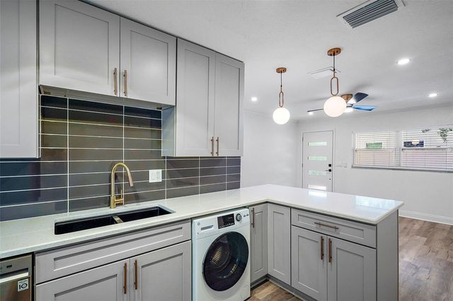 779 12TH AVE N, St Petersburg, FL 33704