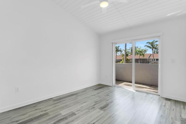 3827 NE 166th St, North Miami Beach, FL 33160