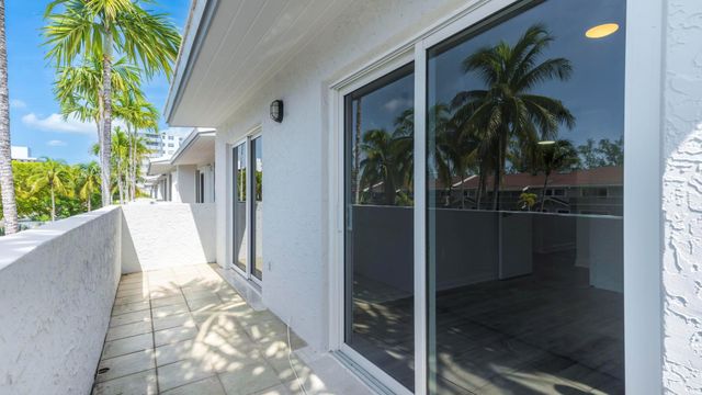 3827 NE 166th St, North Miami Beach, FL 33160