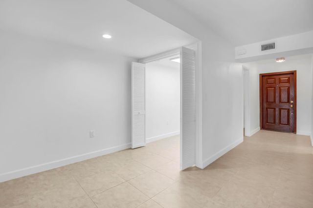 3827 NE 166th St, North Miami Beach, FL 33160