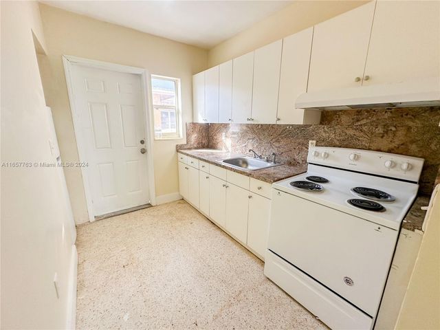 2140 Bay Dr, Miami Beach, FL 33141