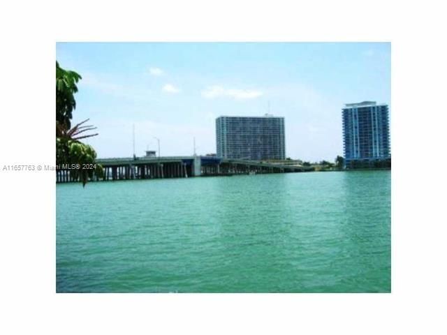 2140 Bay Dr, Miami Beach, FL 33141