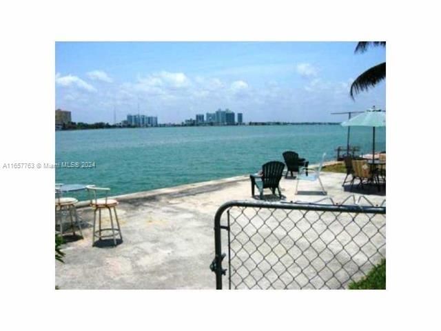 2140 Bay Dr, Miami Beach, FL 33141