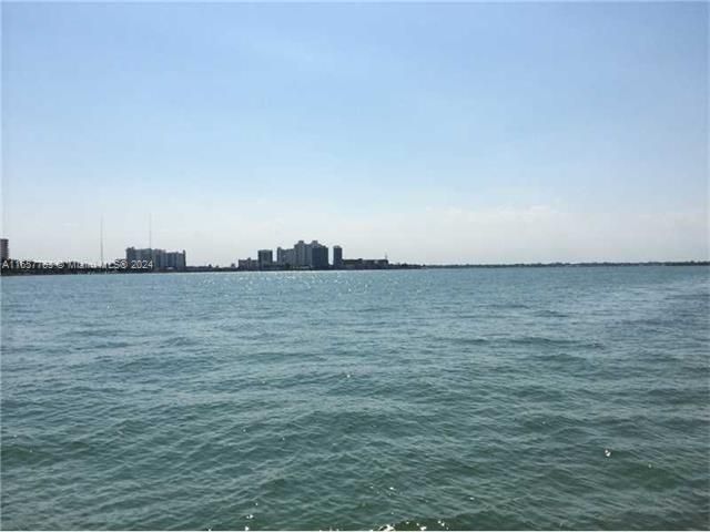 2140 Bay Dr, Miami Beach, FL 33141