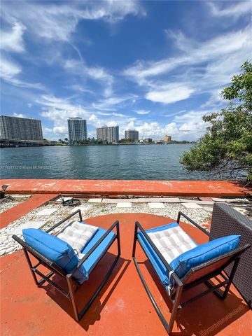 2140 Bay Dr, Miami Beach, FL 33141