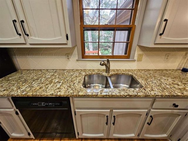 5525 Wedgewood Court, Lilburn, GA 30047