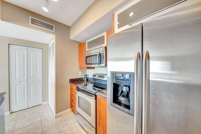 7350 SW 89th Street 2102s, Miami, FL 33156