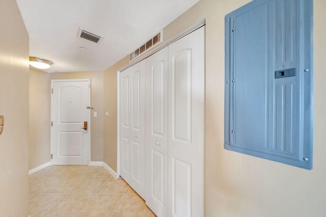 7350 SW 89th Street 2102s, Miami, FL 33156