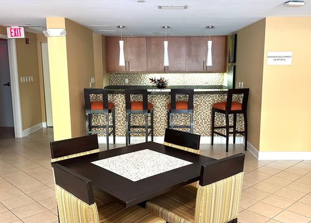 7350 SW 89th Street 2102s, Miami, FL 33156