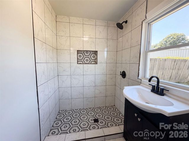 123 E Farmview Street, Gastonia, NC 28054