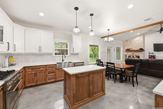 812 Lafayette, Castroville, TX 78009