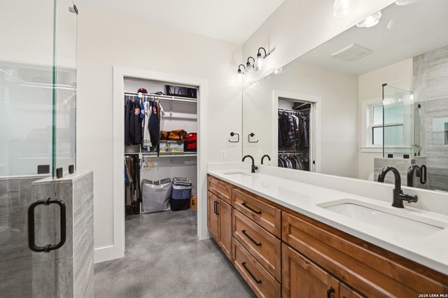 812 Lafayette, Castroville, TX 78009