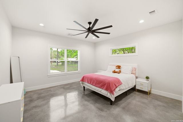 812 Lafayette, Castroville, TX 78009