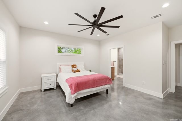 812 Lafayette, Castroville, TX 78009