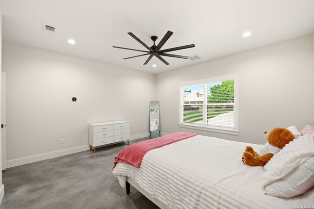 812 Lafayette, Castroville, TX 78009