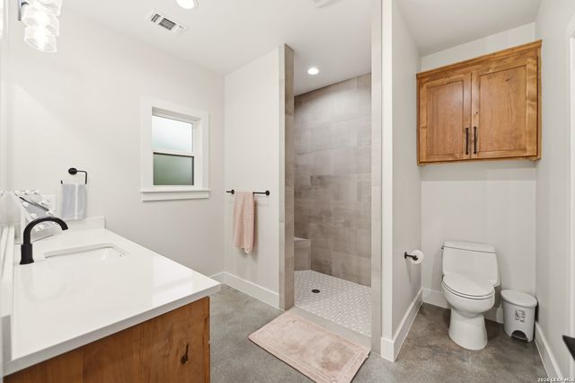 812 Lafayette, Castroville, TX 78009