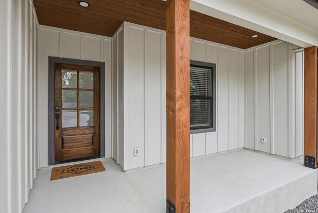 812 Lafayette, Castroville, TX 78009