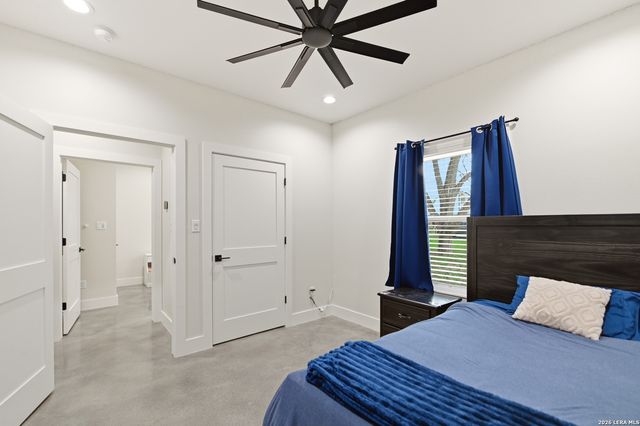 812 Lafayette, Castroville, TX 78009