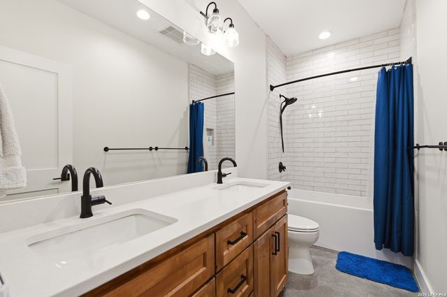 812 Lafayette, Castroville, TX 78009