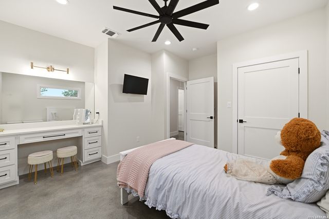 812 Lafayette, Castroville, TX 78009