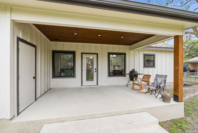 812 Lafayette, Castroville, TX 78009