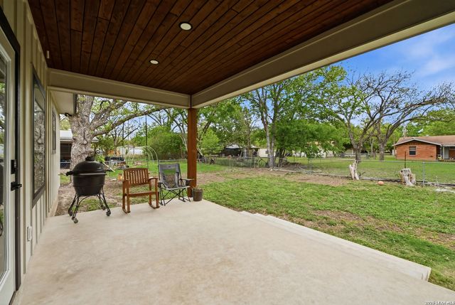 812 Lafayette, Castroville, TX 78009