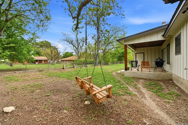 812 Lafayette, Castroville, TX 78009