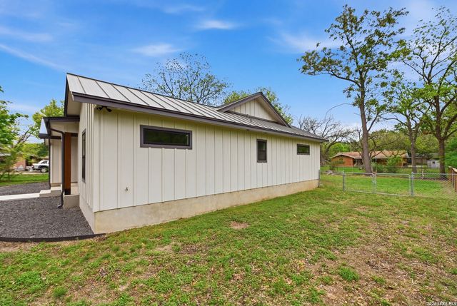 812 Lafayette, Castroville, TX 78009