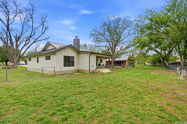 812 Lafayette, Castroville, TX 78009