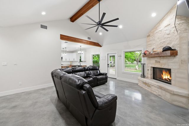 812 Lafayette, Castroville, TX 78009