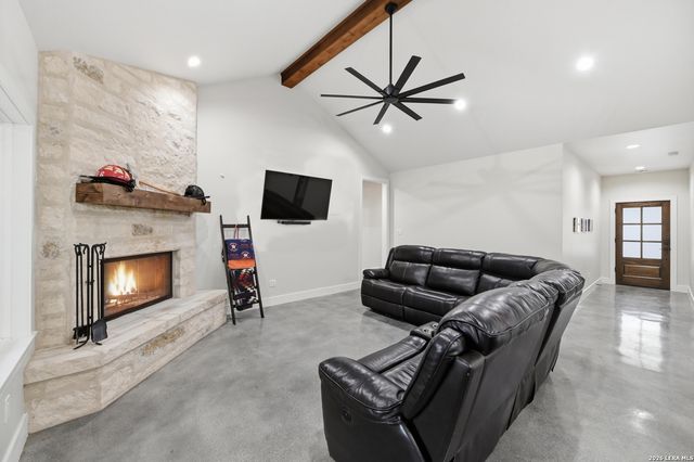 812 Lafayette, Castroville, TX 78009