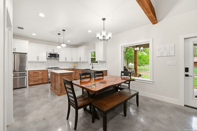 812 Lafayette, Castroville, TX 78009