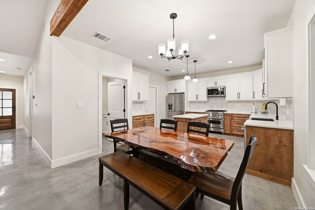 812 Lafayette, Castroville, TX 78009