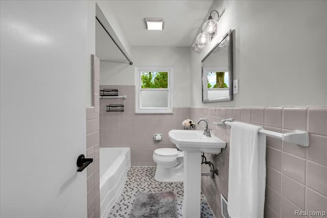 4419 Beverly Court, Royal Oak, MI 48073