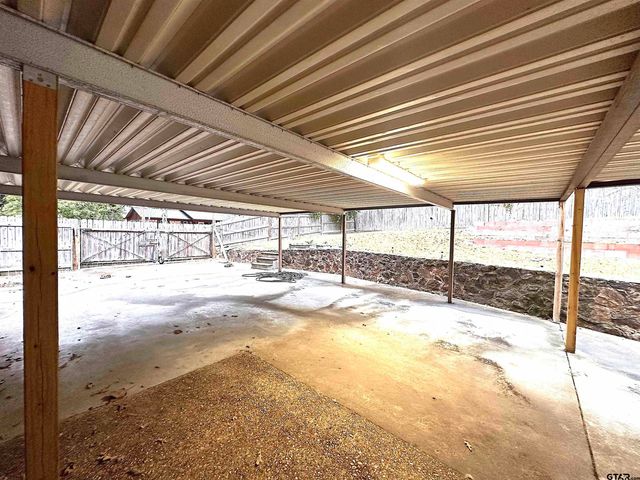 3239 Berryhill Dr, Tyler, TX 75702