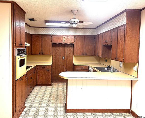 3239 Berryhill Dr, Tyler, TX 75702